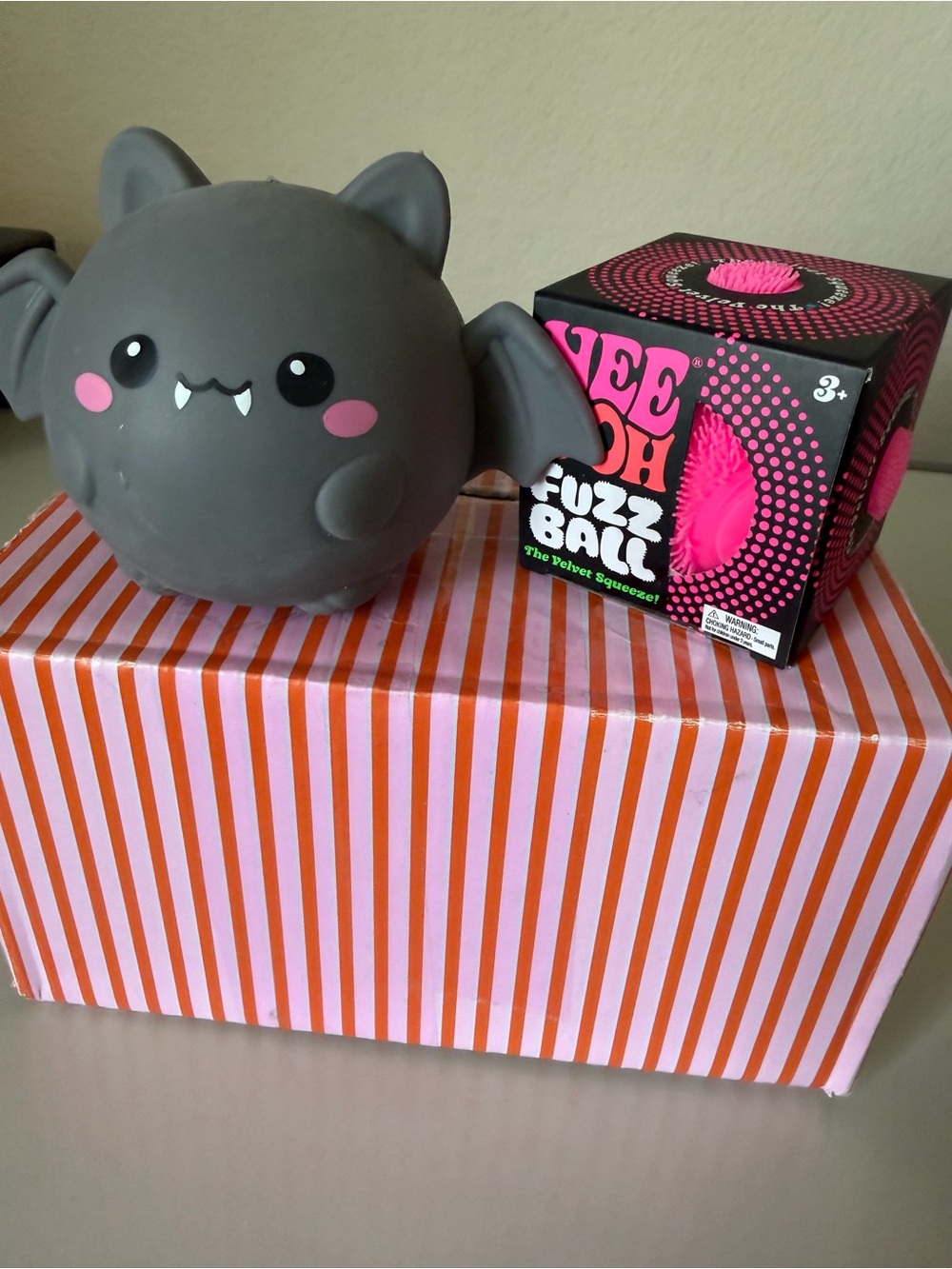 💗💗NEEDOH “VELVET FUZZ BALL” 💗Pink - 🩶🩶Cute Gray Bat Squeeze Toy/Pink Cheeks!!🩷🩷
